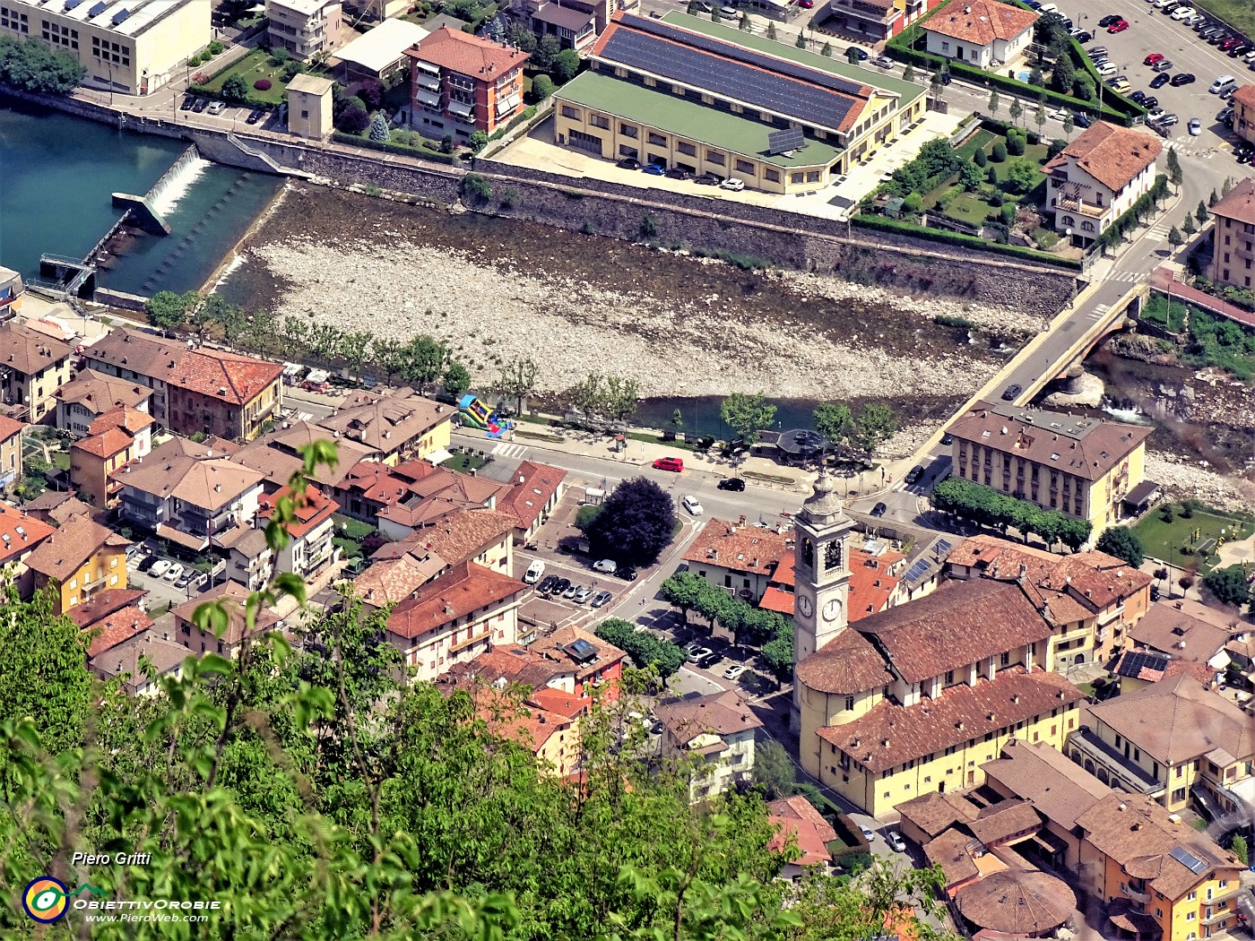 64 Zoom sulla zona chiesa di  San Pellegrino Terme.JPG -                                